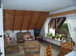 Wohnzimmer, Loggia, Essplatz im Vordergrund