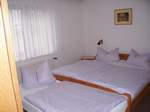 Das "große" Schlafzimmer, hier mit Zustellbett